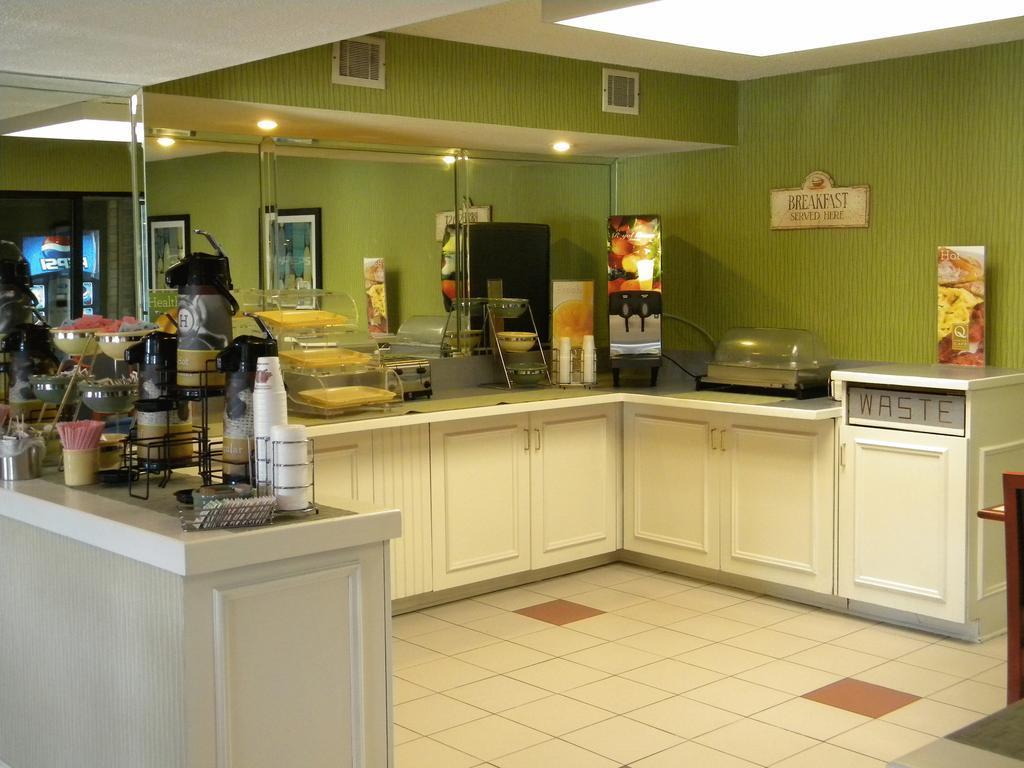 Rodeway Inn At Fort Lee ホープウェル エクステリア 写真