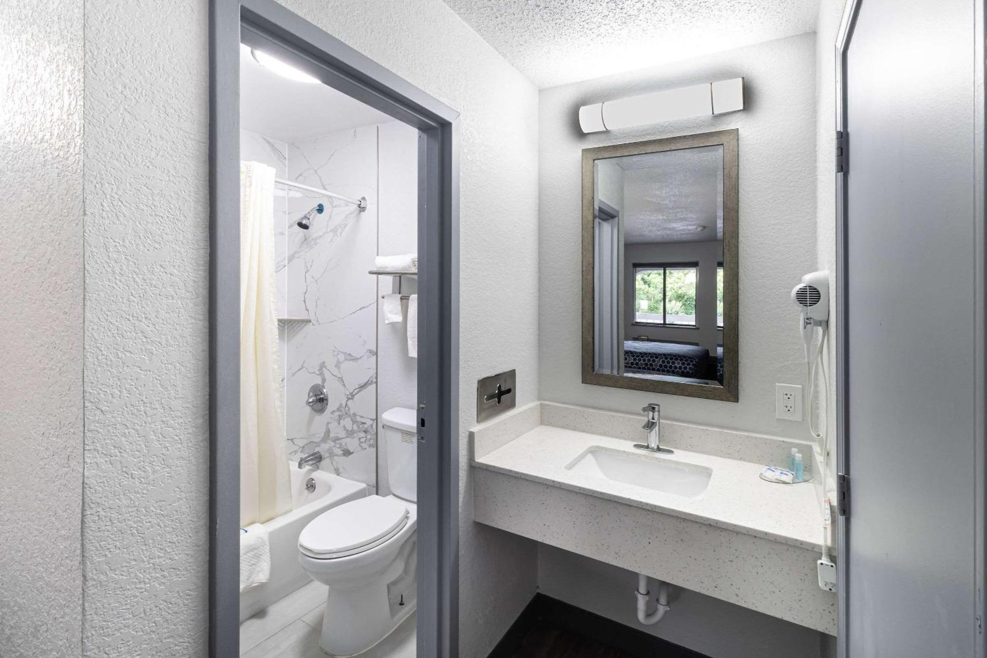 Rodeway Inn At Fort Lee ホープウェル エクステリア 写真